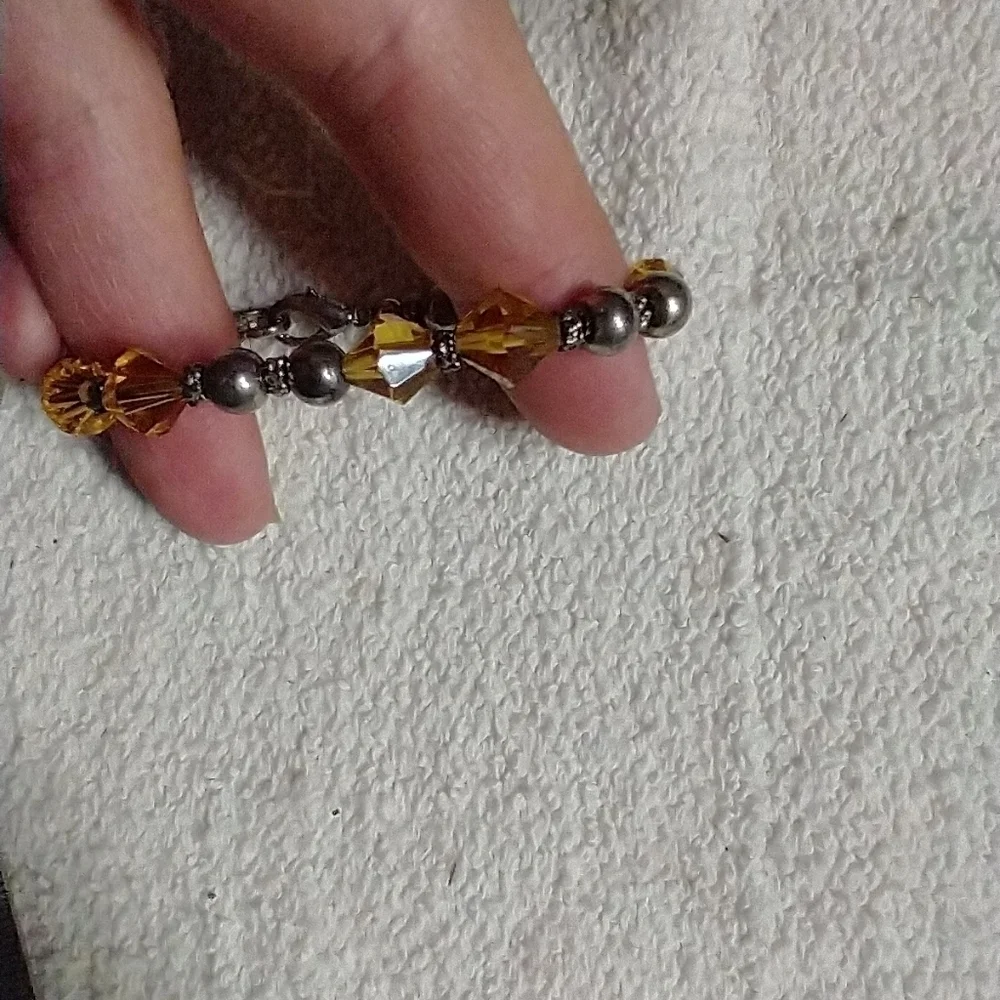 Silvertone yellow faceted beaded very small bracelet